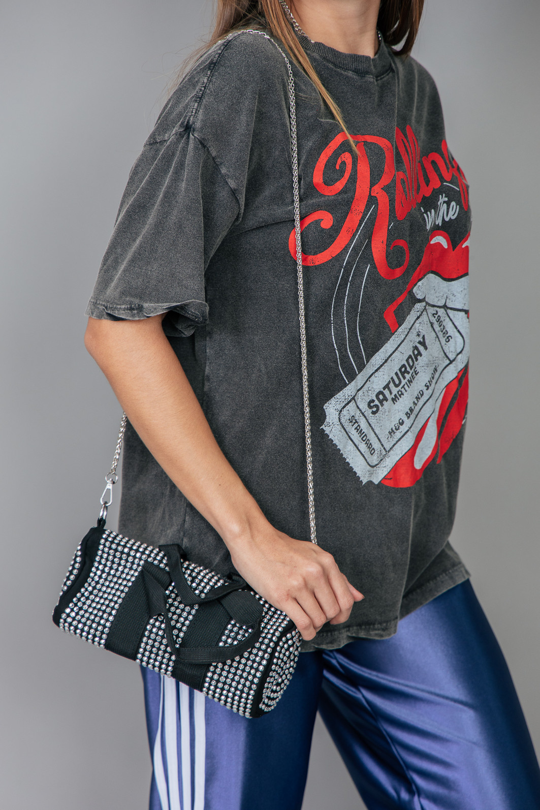 BOLSA CLUTCH PRETA COM TACHAS BOLSA CLUTCH PRETA COM TACHAS