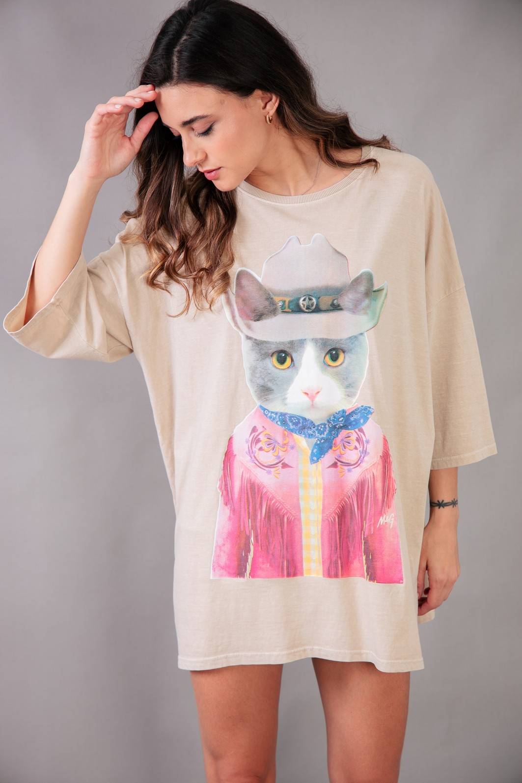 CAMISETA T-SHIRT OVERSIZED BEGE CAT COWBOY CAMISETA T-SHIRT OVERSIZED BEGE CAT COWBOY