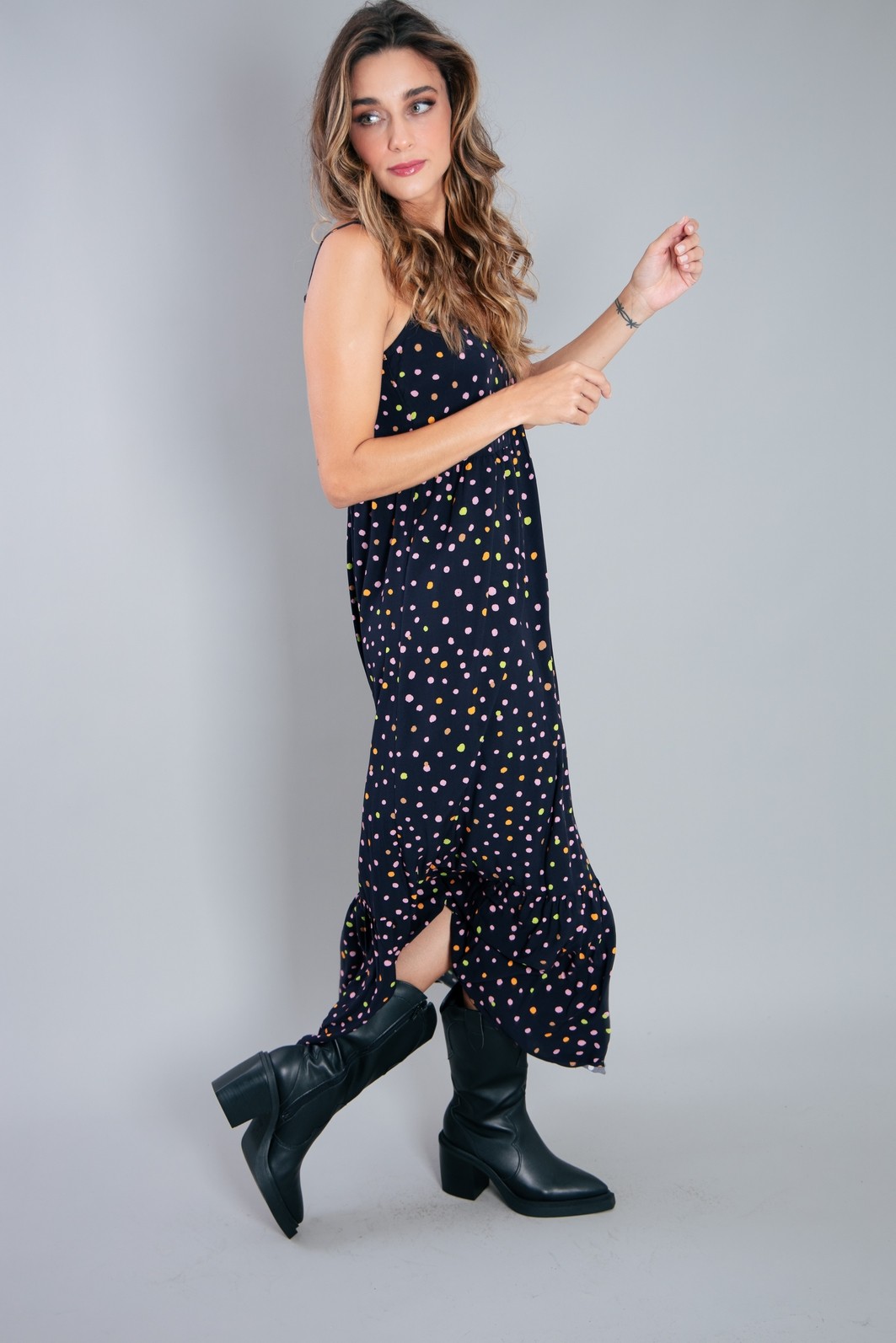 VESTIDO LONGO AMPLO DE ALCINHA POÁ COLORIDO VESTIDO LONGO AMPLO DE ALCINHA POÁ COLORIDO