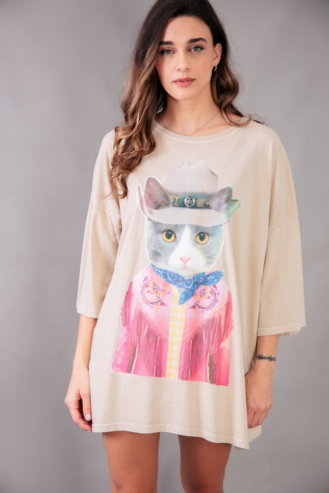 CAMISETA T-SHIRT OVERSIZED BEGE CAT COWBOY CAMISETA T-SHIRT OVERSIZED BEGE CAT COWBOY