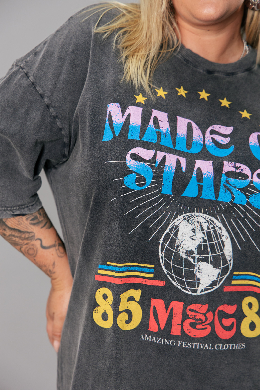 T-SHIRT VINTAGE PRETO MARMORIZADO MADE OF STARS