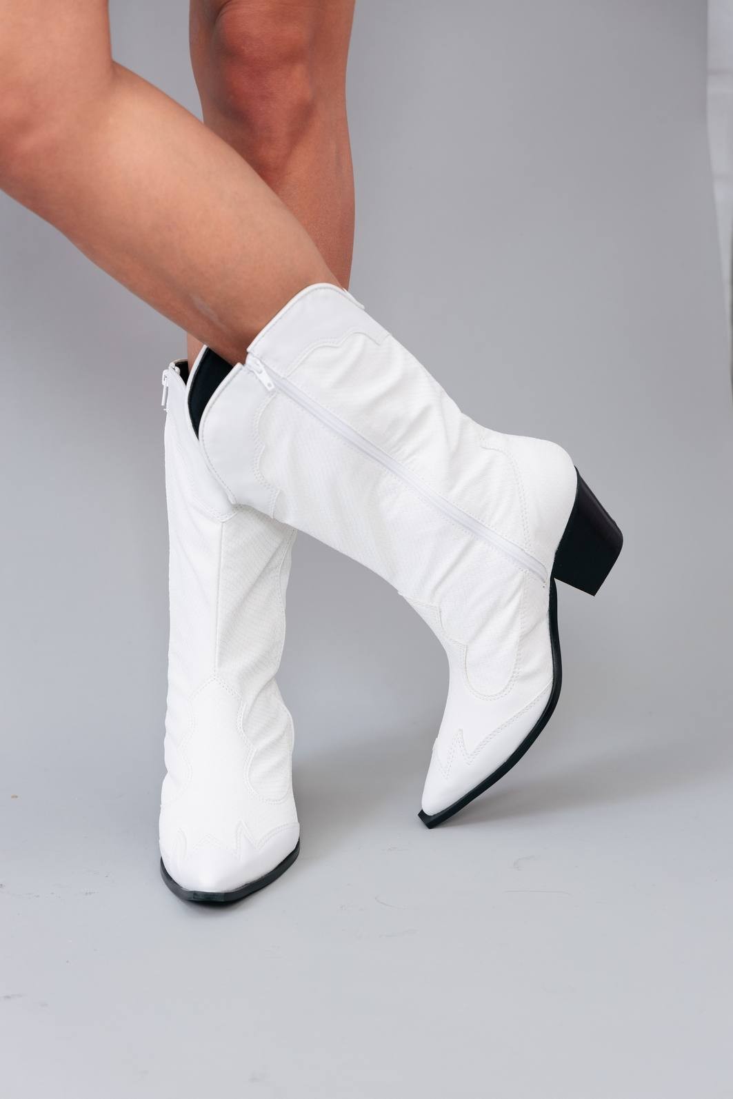 BOTA COUNTRY BORDADA BRANCA BOTA COUNTRY BORDADA BRANCA