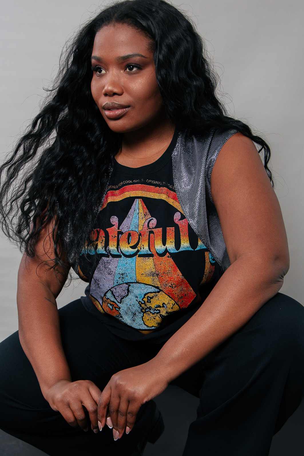 REGATA MACHÃO COM RECORTE OMBROS PRATA GRATEFULLY