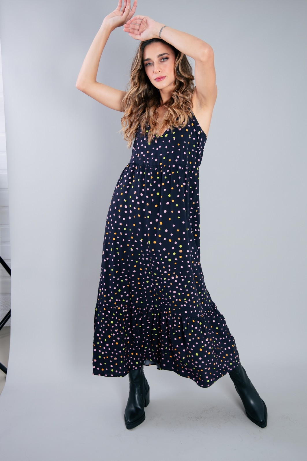 VESTIDO LONGO AMPLO DE ALCINHA POÁ COLORIDO VESTIDO LONGO AMPLO DE ALCINHA POÁ COLORIDO