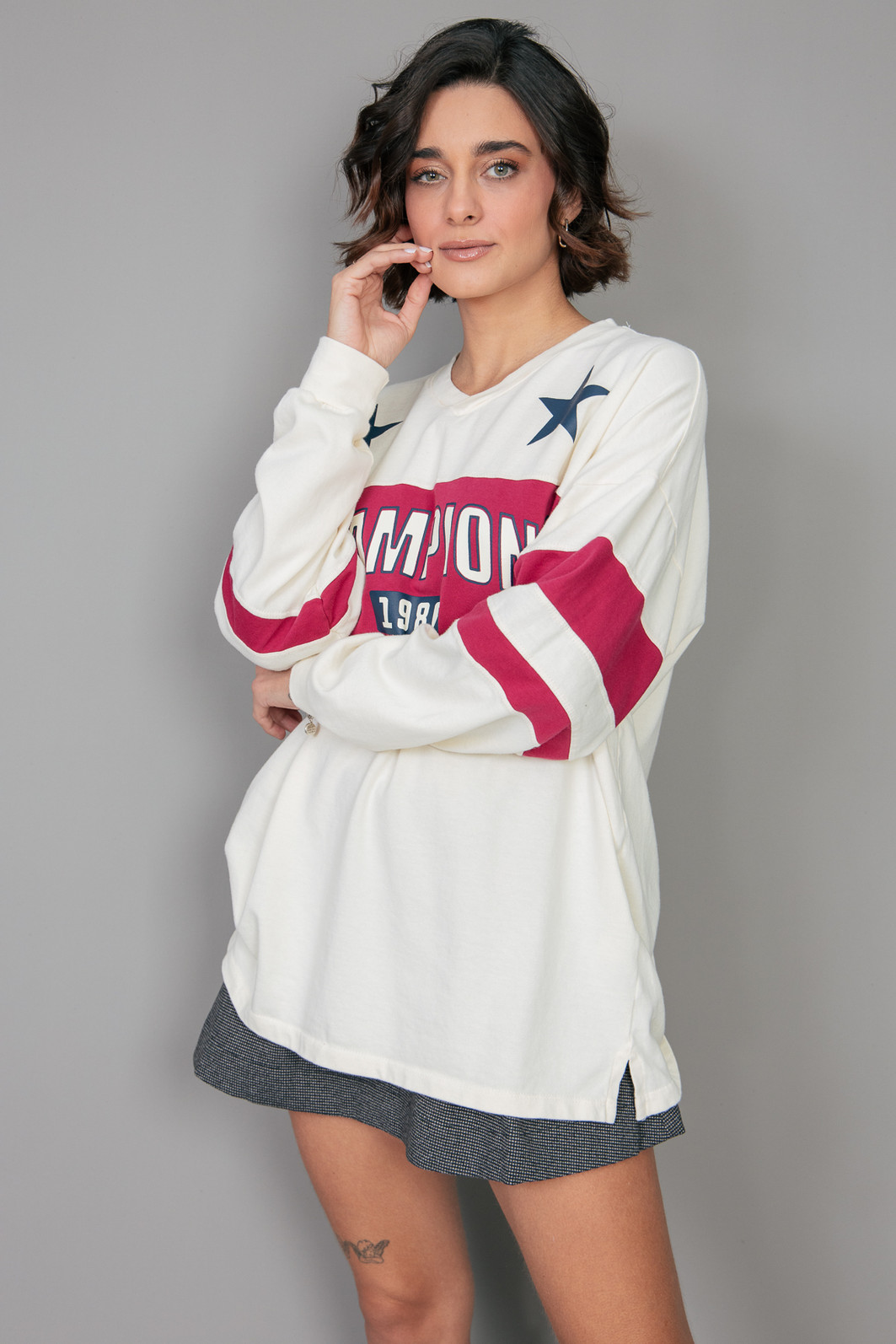 BLUSA MANGA LONGA DE MALHA OFF WHITE COM LISTRAS CHAMPIONS BLUSA MANGA LONGA DE MALHA OFF WHITE COM LISTRAS CHAMPIONS