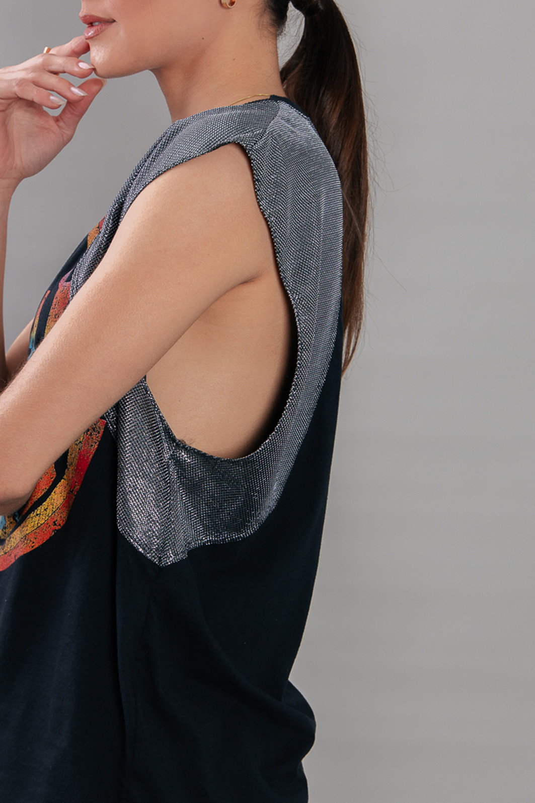 REGATA MACHÃO COM RECORTE OMBROS PRATA GRATEFULLY