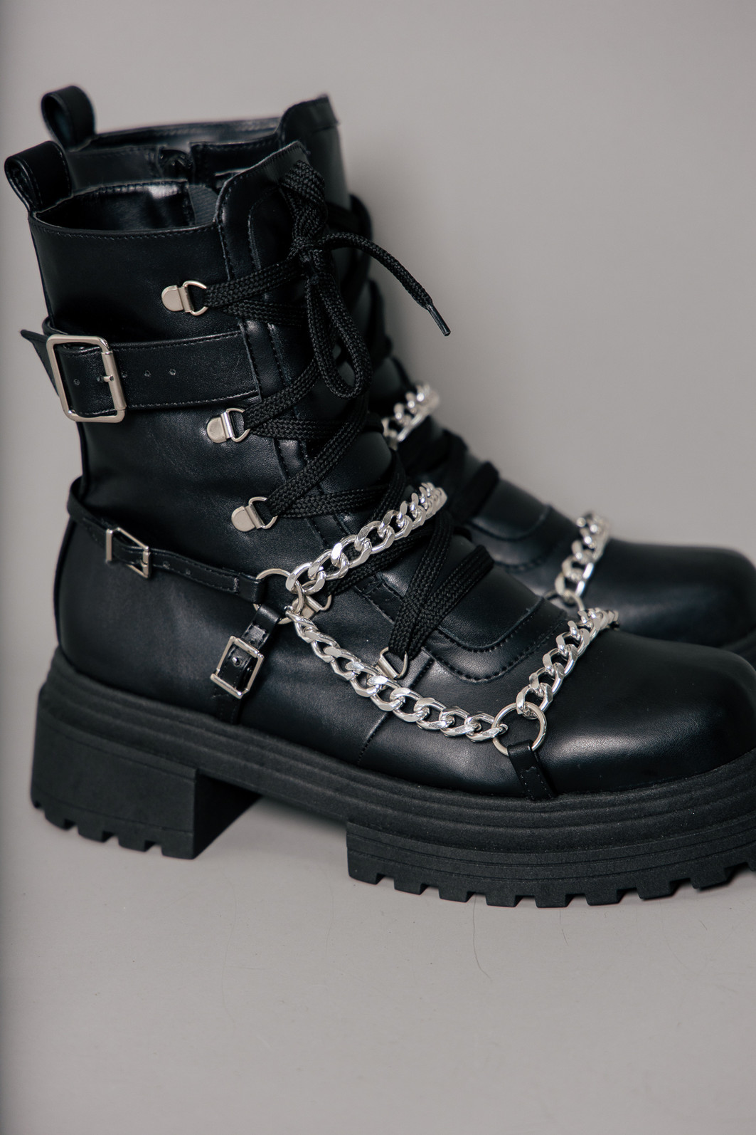 COTURNO COM FIVELAS E CORRENTES COTURNO COM FIVELAS E CORRENTES