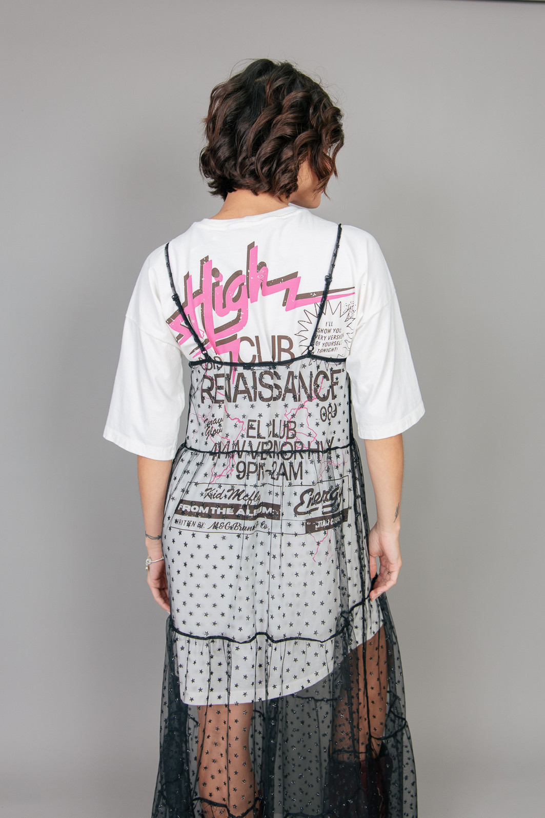 VESTIDO DE ALCINHA EM TULE PRETO COM ESTRELINHAS PEQUENAS VESTIDO DE ALCINHA EM TULE PRETO COM ESTRELINHAS PEQUENAS