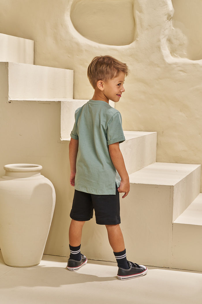 CONJUNTO T-SHIRT EM MEIA MALHA E SHORT EM MOLETINHO