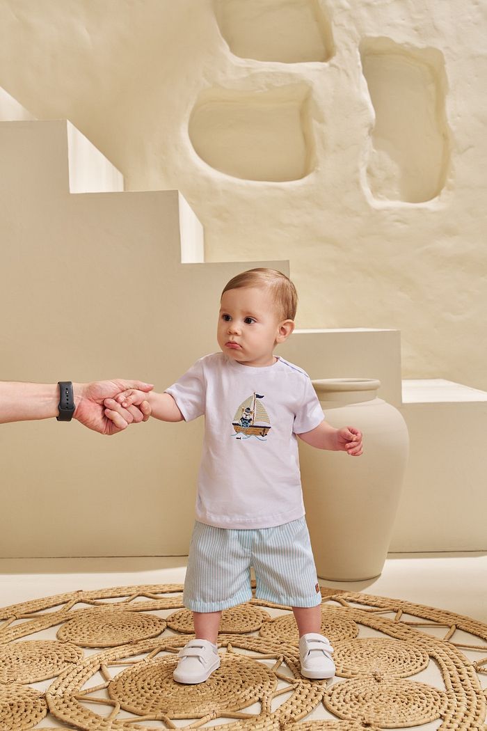 CONJUNTO T-SHIRT EM MEIA MALHA E SHORT EM TECIDO STRIPE MIX