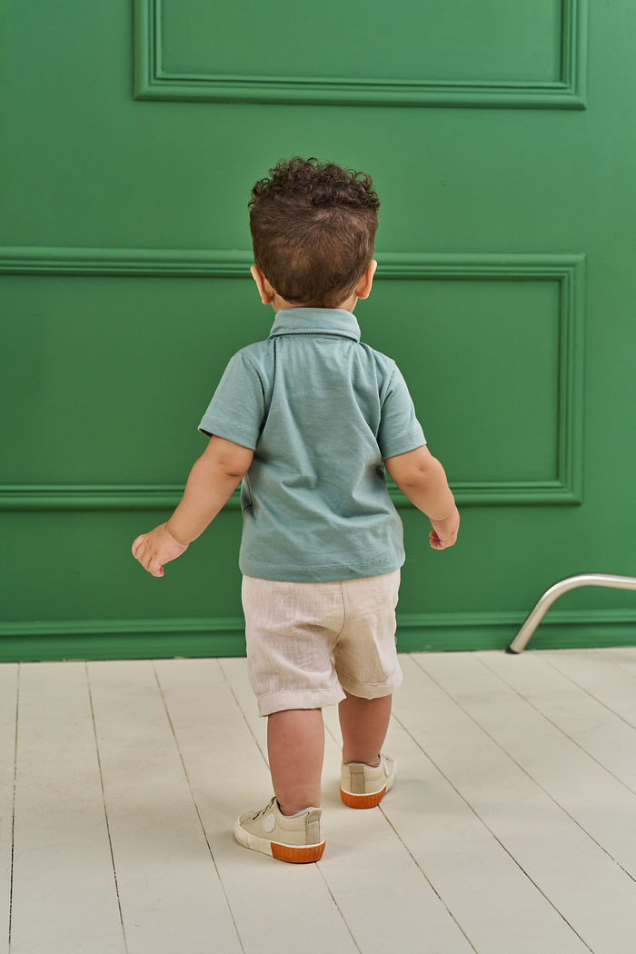 CONJUNTO POLO EM MEIA MALHA E SHORT EM TECIDO POLYLINHO