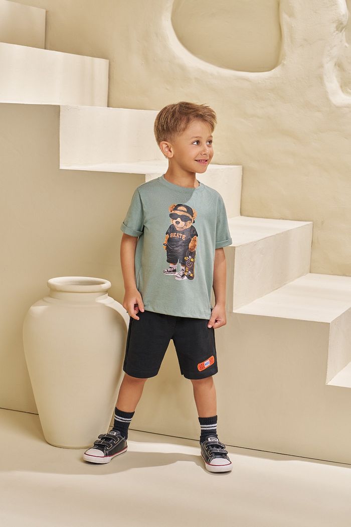 CONJUNTO T-SHIRT EM MEIA MALHA E SHORT EM MOLETINHO