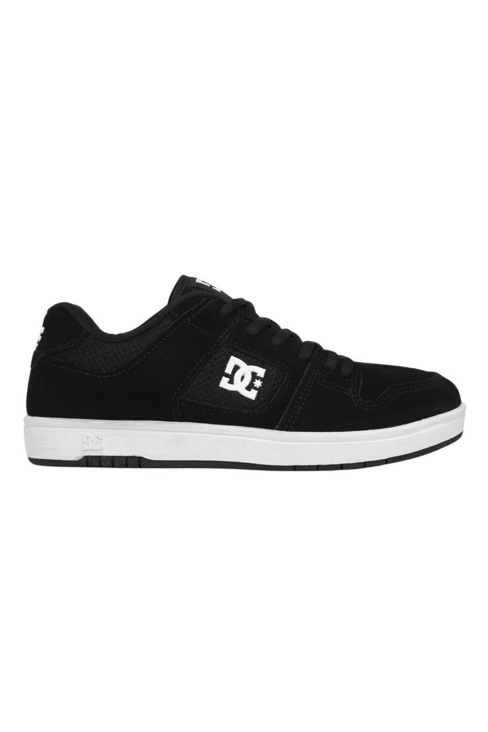 Tênis DC Shoes Manteca 4 Preto/Branco – design retrô com resistência, conforto e estilo para o skate e o dia a dia.