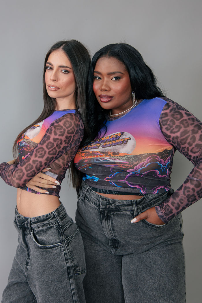 BLUSA MANGA LONGA DE TULE BEYOND COM ONCINHA