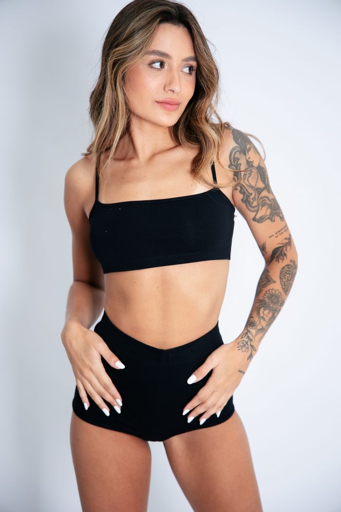 TOP RETO PRETO BÁSICO COM ALCINHA