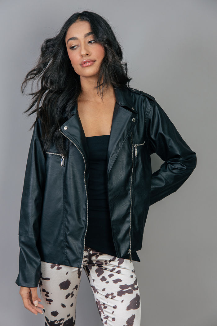 JAQUETA BIKER DE COURO SINTÉTICO PRETO