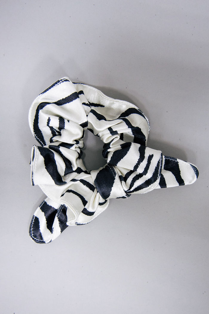 SCRUNCHIE ZEBRA