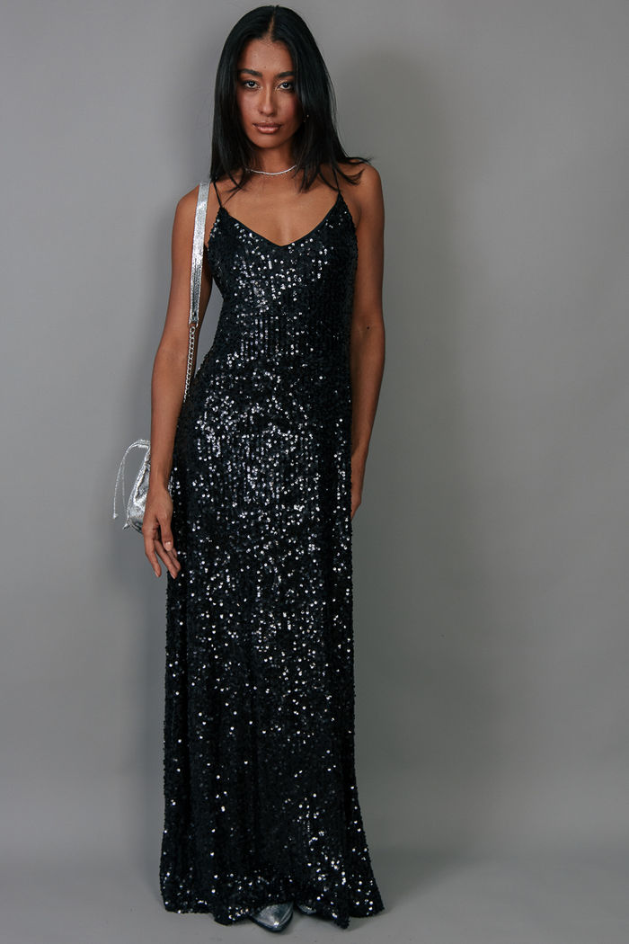 VESTIDO LONGO DE PAETÊ PRETO SOLTINHO