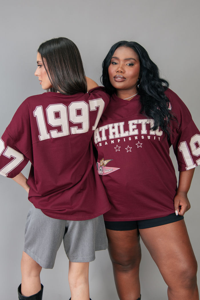 CAMISETA T-SHIRT OVERSIZED BORDÔ DECOTE V ATHLETIC