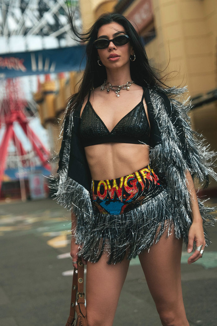 SHORT MINI HOT PANT DE COTTON PRETO COM FRANJAS GLOWGIRL