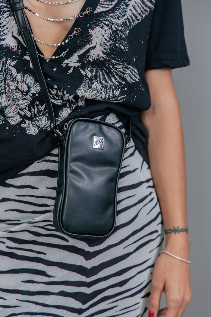 BOLSA PORTA CELULAR PRETA