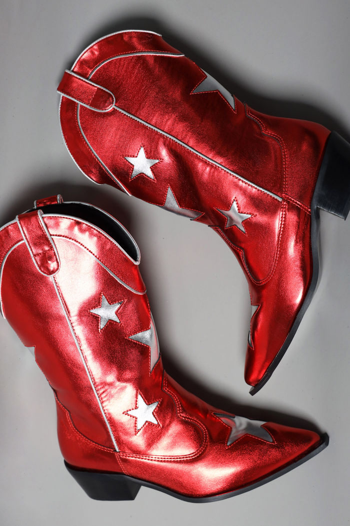 BOTA WESTERN METALIZADA VERMELHA COM ESTRELAS PRATA
