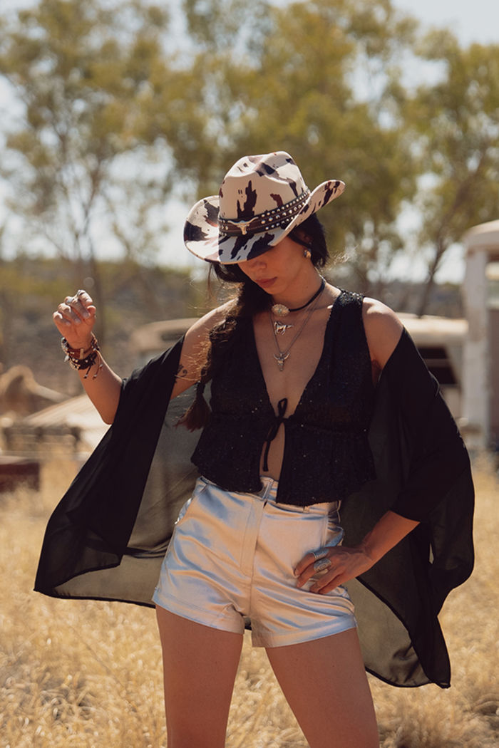 KIMONO PRETO DE TECIDO COM BORDADO DE PAETÊ PLANETA