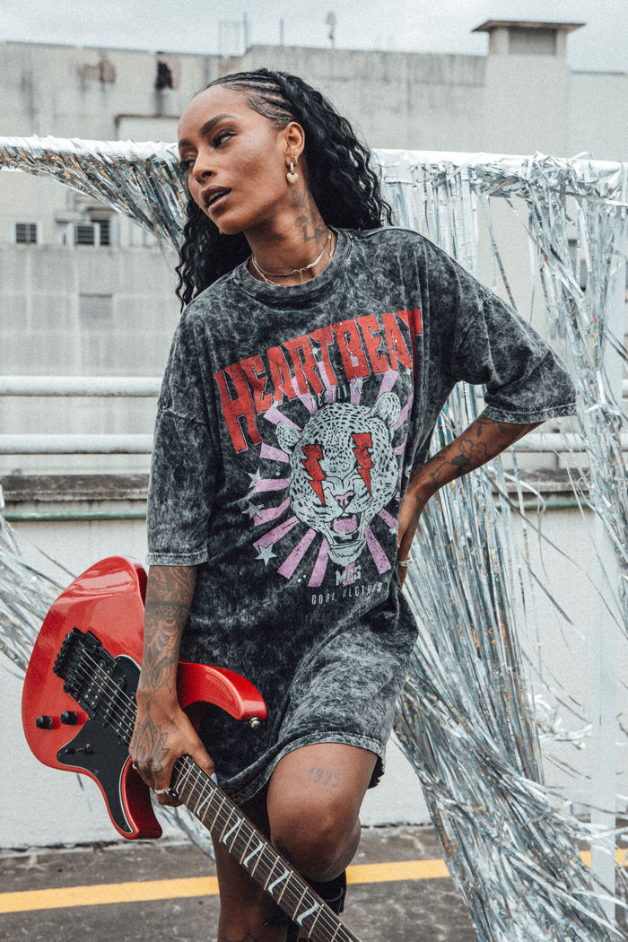 VESTIDO CAMISETÃO CINZA HEARTBEAT