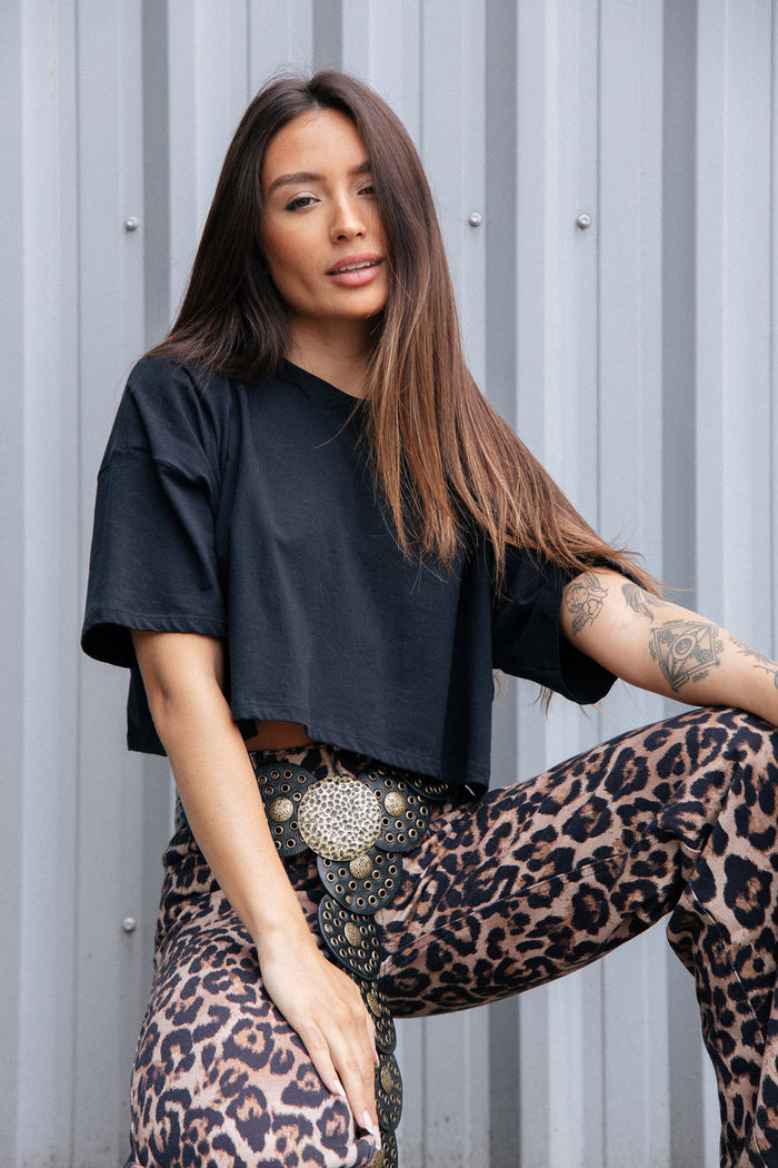 CAMISETA CROPPED AMPLA BÁSICA PRETA