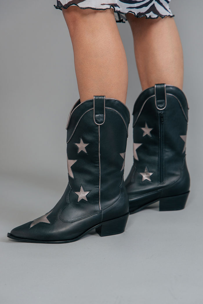 BOTA WESTERN METALIZADA PRETA COM ESTRELAS