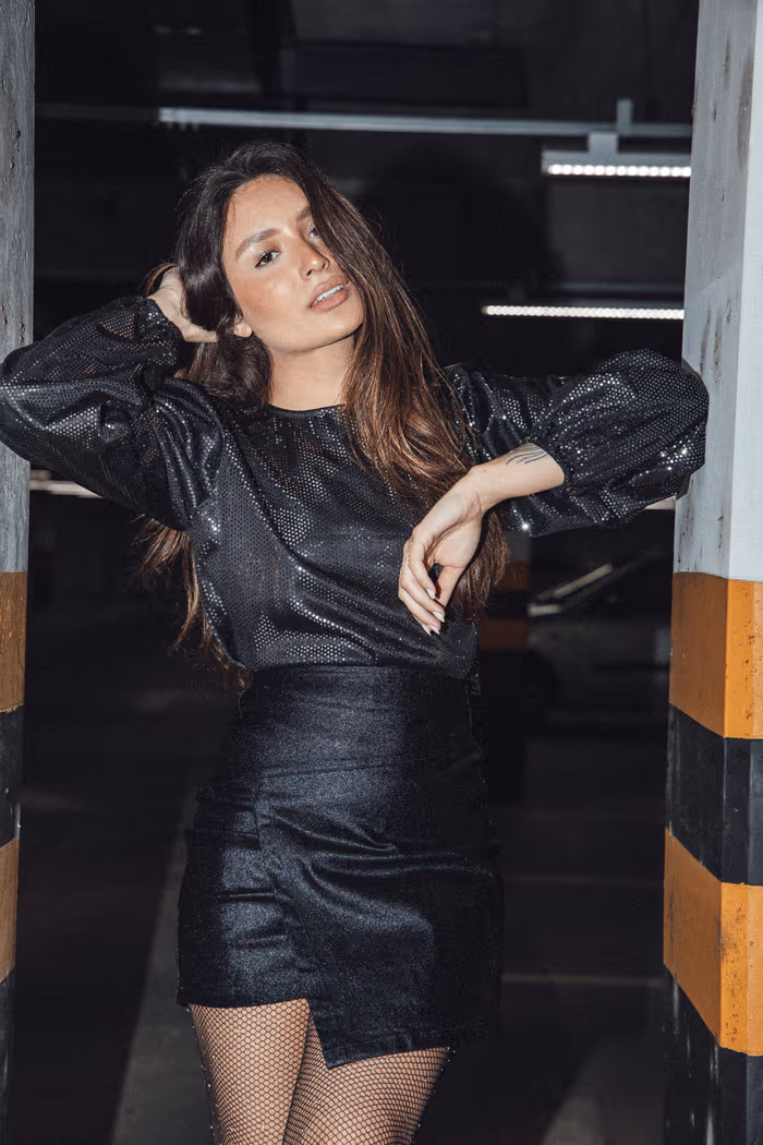 SAIA METALIZADA PRETA ASSIMÉTRICA