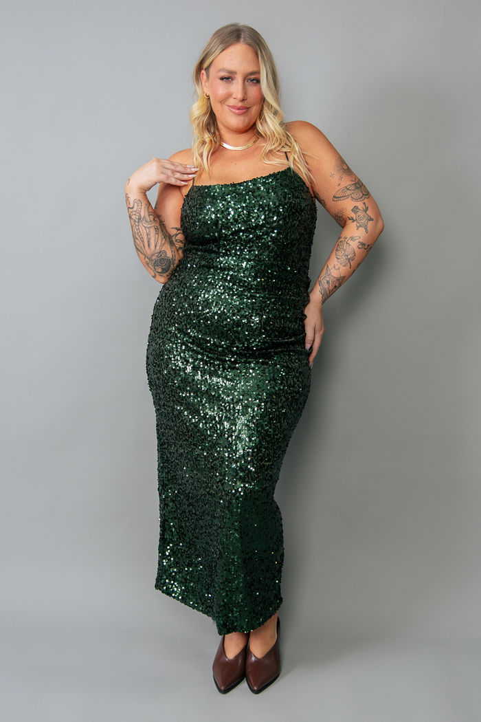 VESTIDO LONGO DE PAETÊ VERDE COM COSTA ABERTA