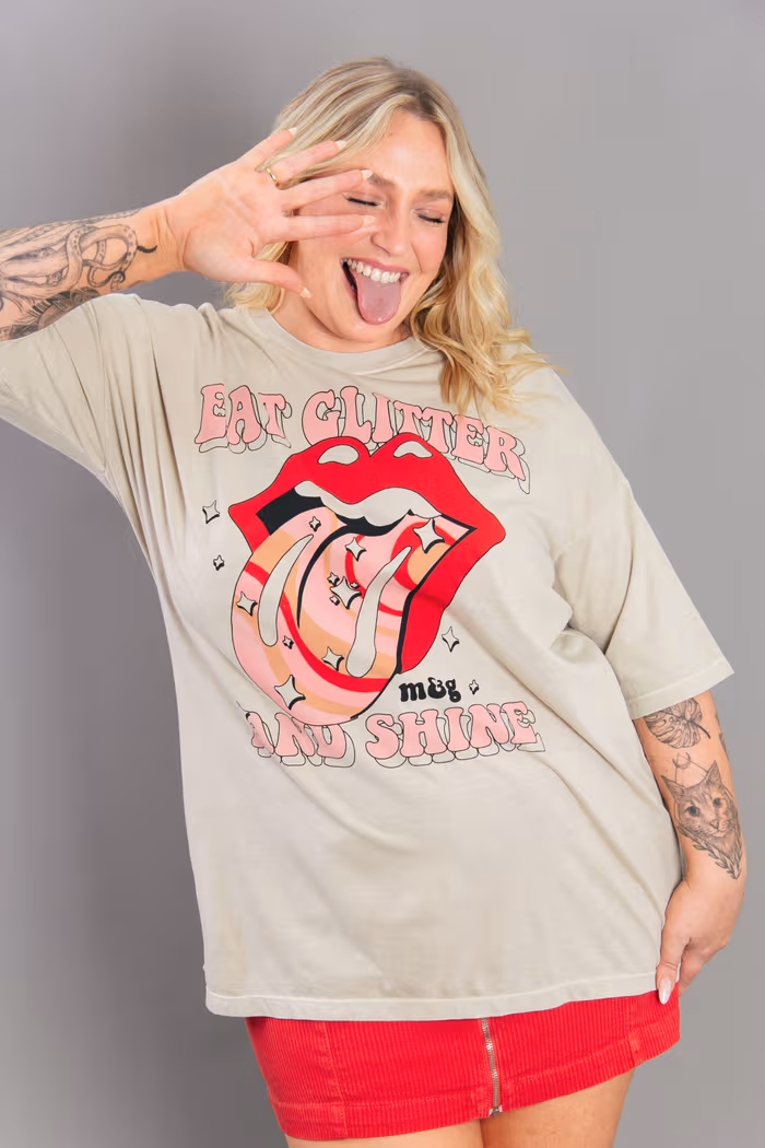 CAMISETA T-SHIRT OVERSIZED BEGE EAT GLITTER AND SHINE