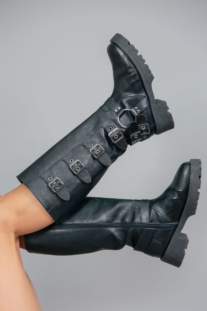 BOTA BIKER CANO LONGO PRETA COM FIVELAS