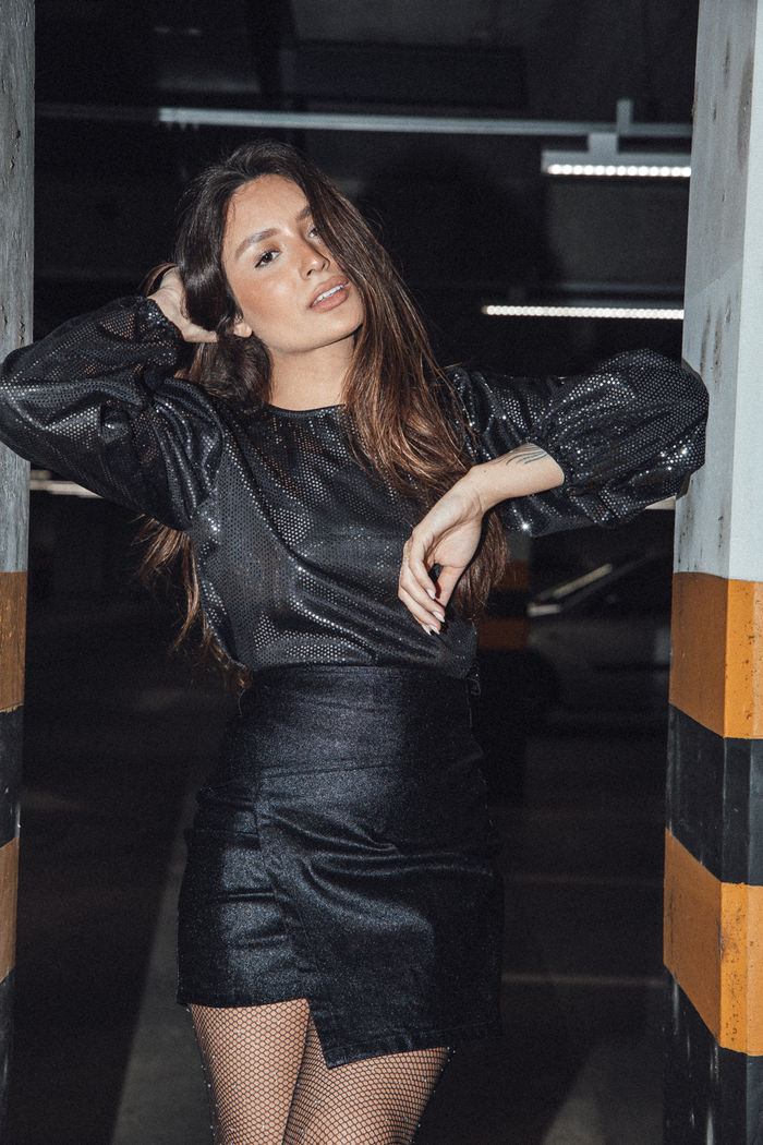 BLUSA CROPPED MANGA LONGA BUFANTE METALIZADA