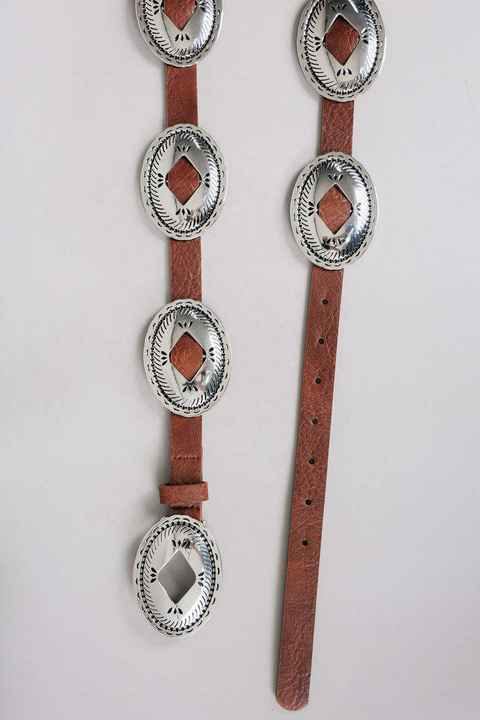 CINTO MARROM BOHO CONCHO