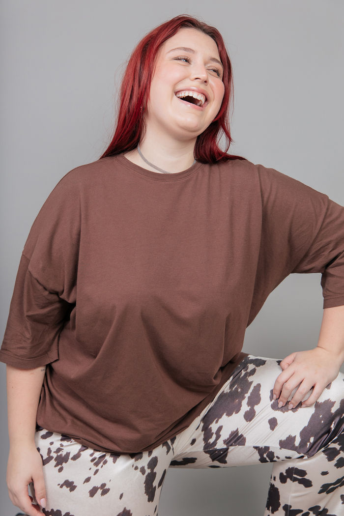 T-SHIRT OVERSIZED MARROM LISA BÁSICA