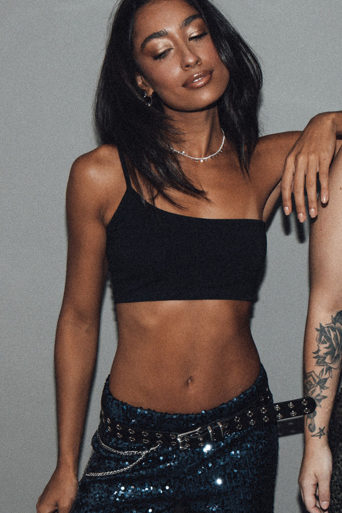 TOP ALÇA UM OMBRO PRETO