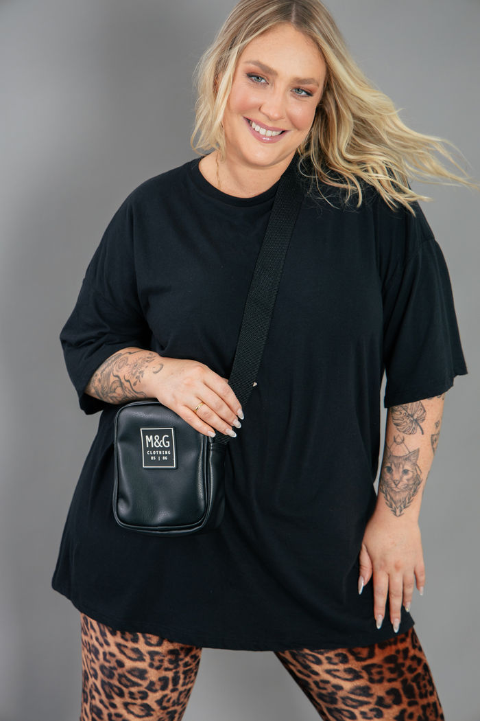 CAMISETA T-SHIRT OVERSIZED PRETA BÁSICA