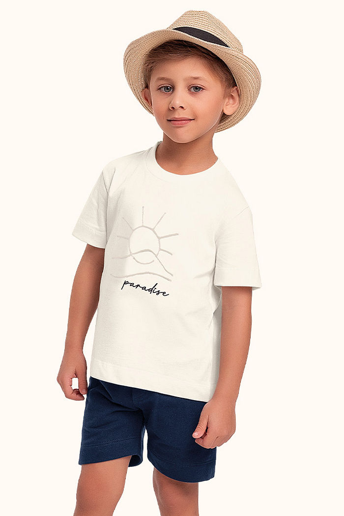 Conjunto camiseta em meia malha e bermuda em moletinho com bordado