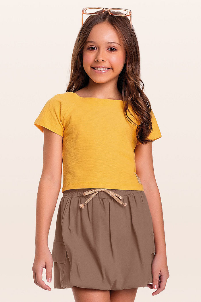 Conjunto blusa e short-saia com bolso