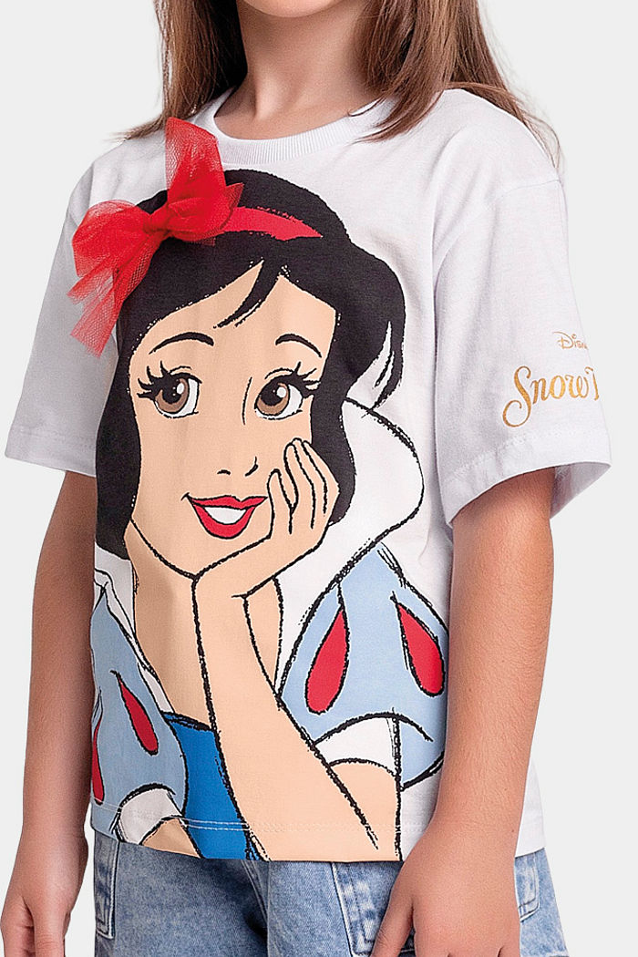 Blusa branca de neve com laço em tule