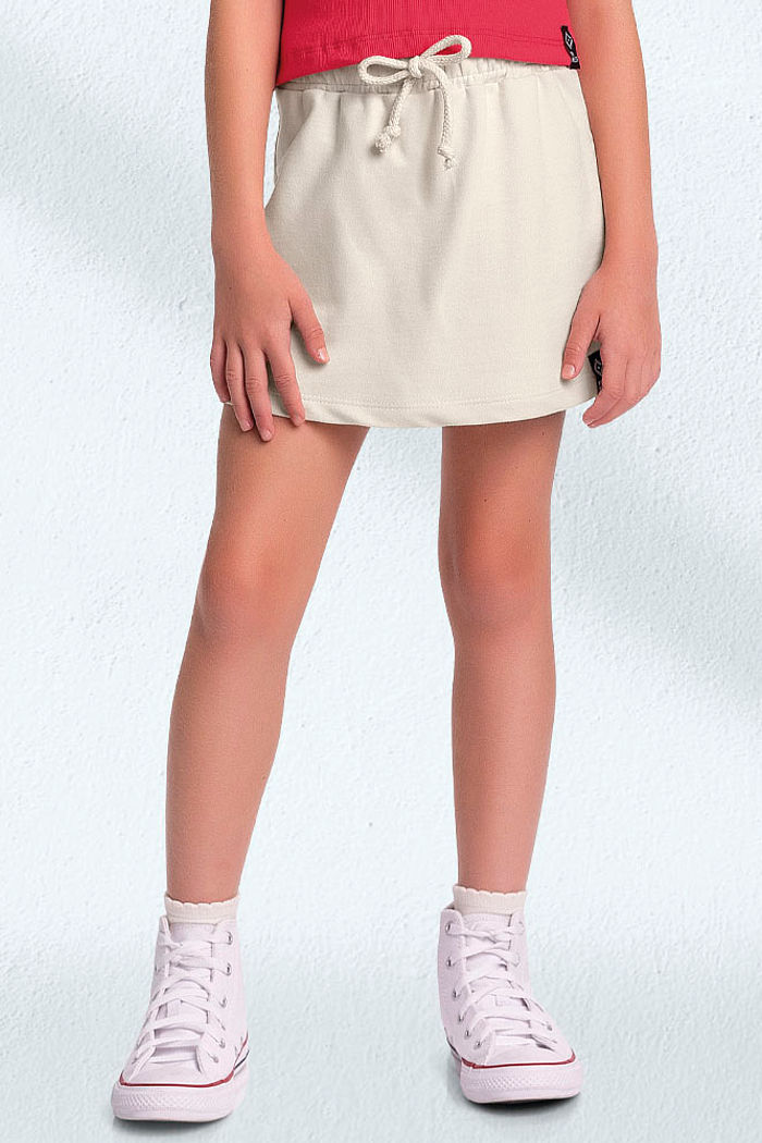 Short-saia em moletinho com cadraço decorativo