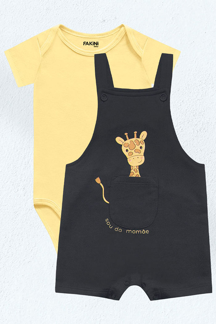 Conjunto body manga curta em suedine e macacão em moletinho girafa