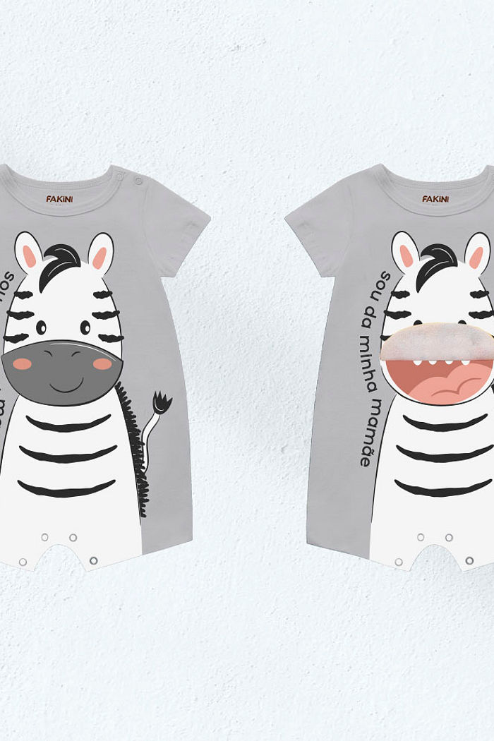 Macacão com botão de pressão bichinhos