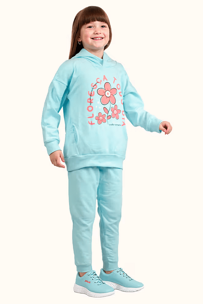 Conjunto blusão com capuz e calça em moletom