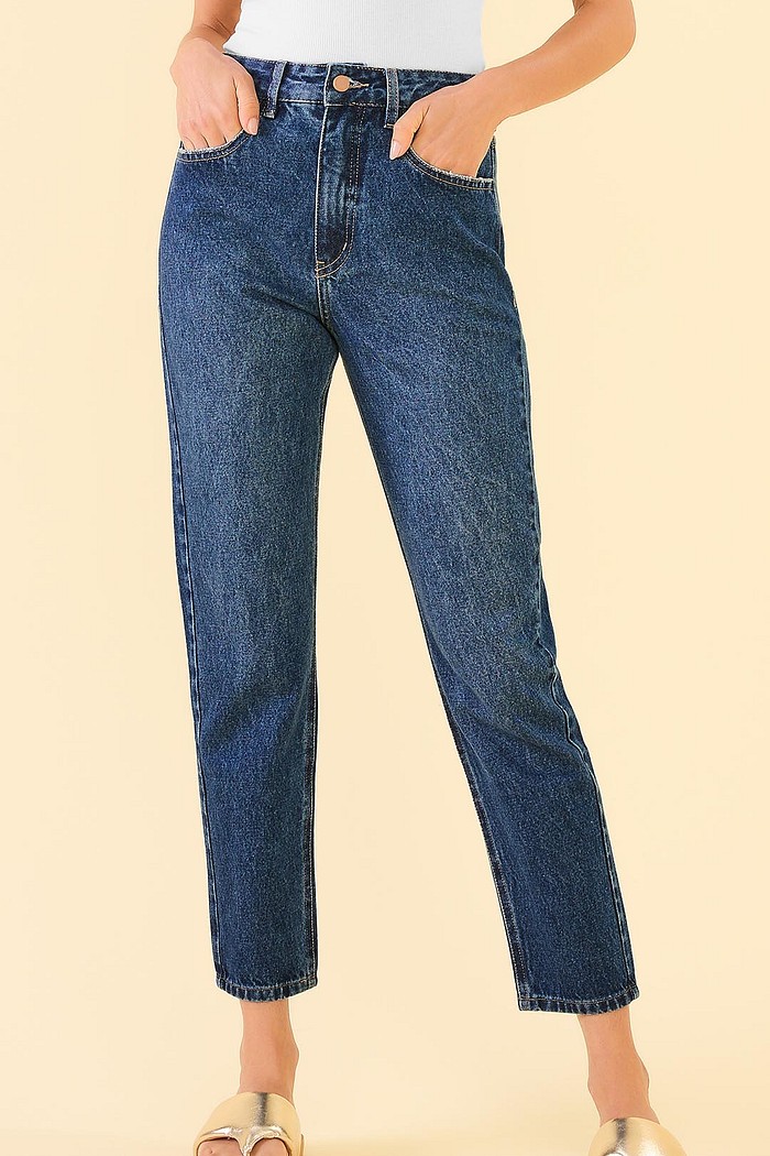 Calça mom com bordado em jeans