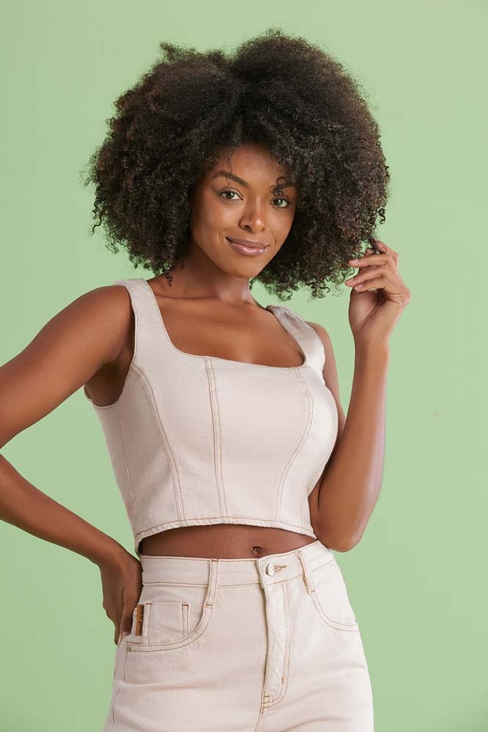 Top cropped em sarja