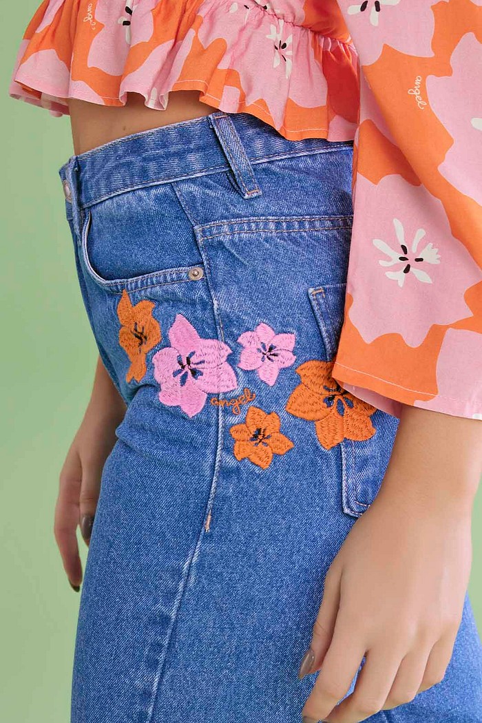 Calça alta reta em jeans