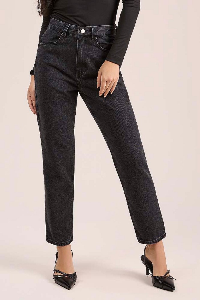 Calça mom em jeans black